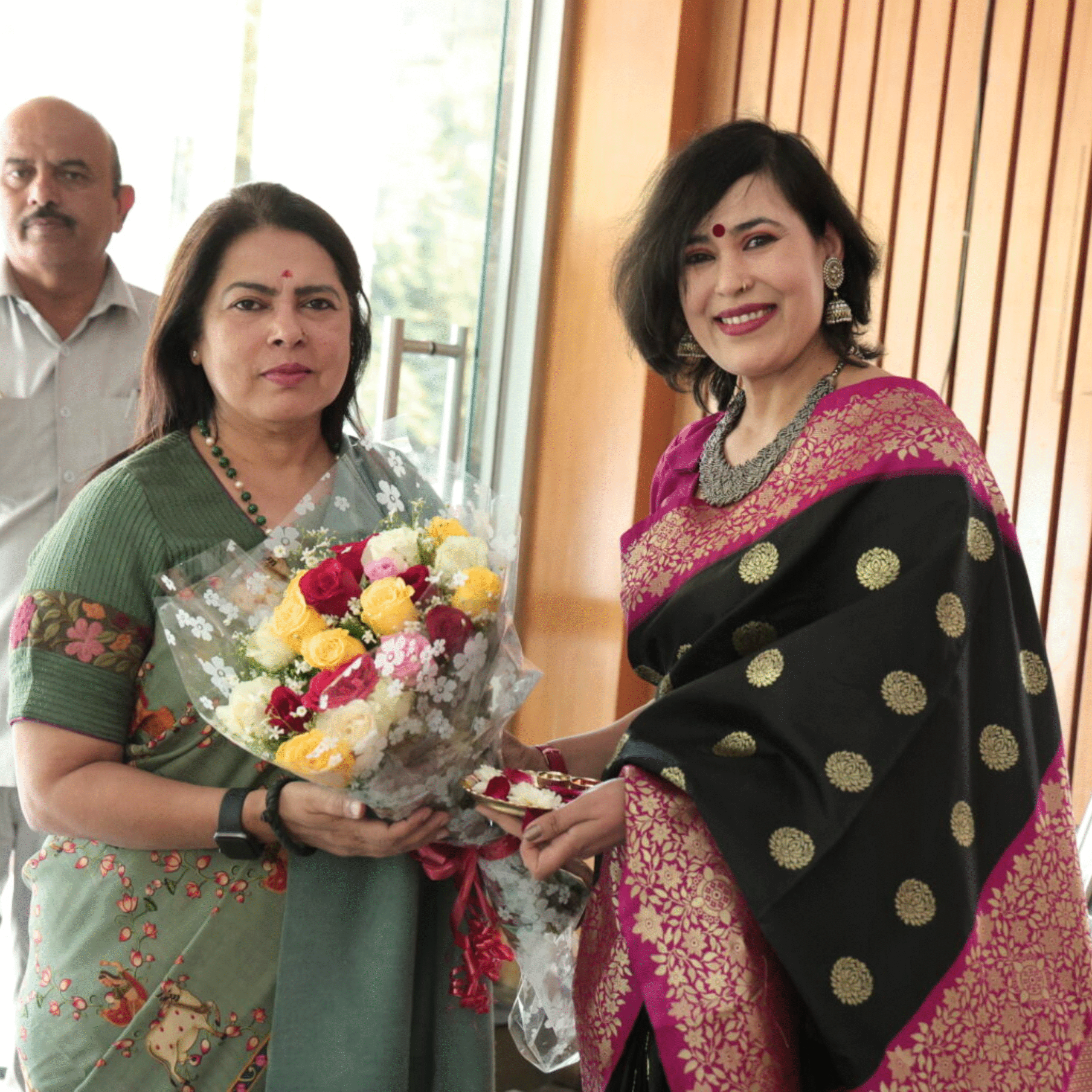MRS. MEENAKASHI LEKHI