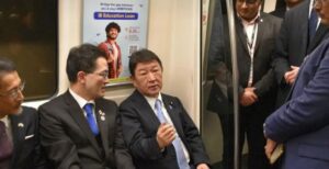 Japanese leader Toshimitsu Motegi in Delhi Metro