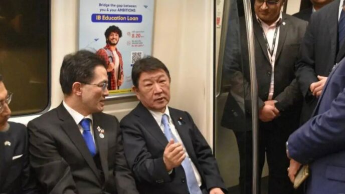 Japanese leader Toshimitsu Motegi in Delhi Metro