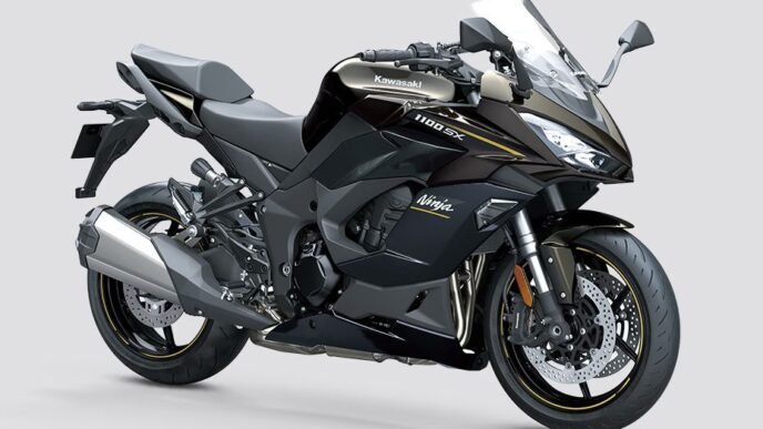 700 Kawasaki Ninja Motorcycles Roar Into Japans Ninja Heritage City