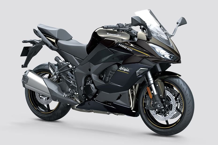 700 Kawasaki Ninja Motorcycles Roar Into Japans Ninja Heritage City