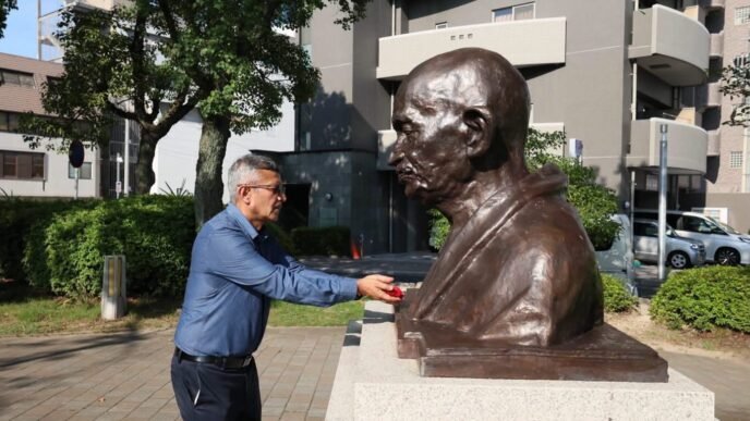 Indian Defence Minister Pays Tribute at Hiroshima Peace Memorial