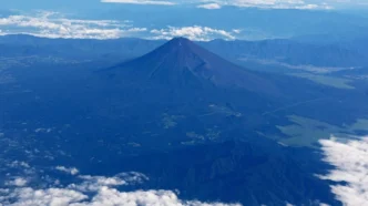 Japan Father Leaves 7 Year Old Son Alone on Mount Fuji for Hours to Continue Climb converted